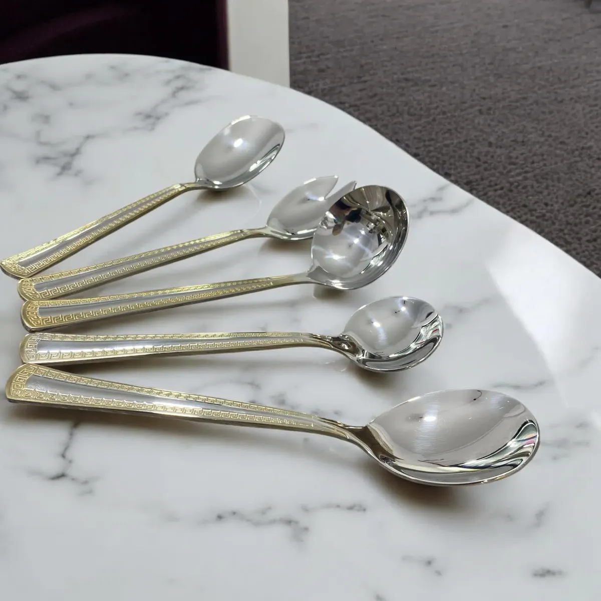 Coffret Ménagère LINES 72 pièces en inox et doré 18/10